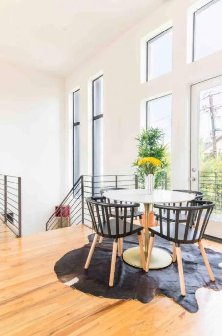 Glamorous Perfectly Located Luxury 2 Bed Townhome ดัลลัส ภายนอก รูปภาพ