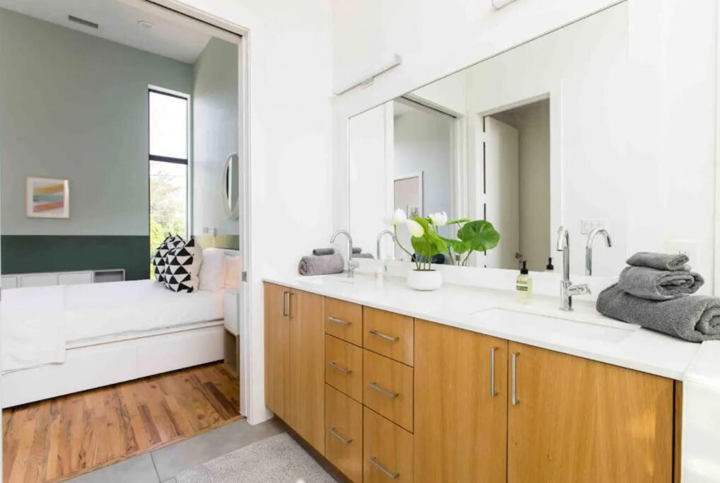 Glamorous Perfectly Located Luxury 2 Bed Townhome ดัลลัส ภายนอก รูปภาพ
