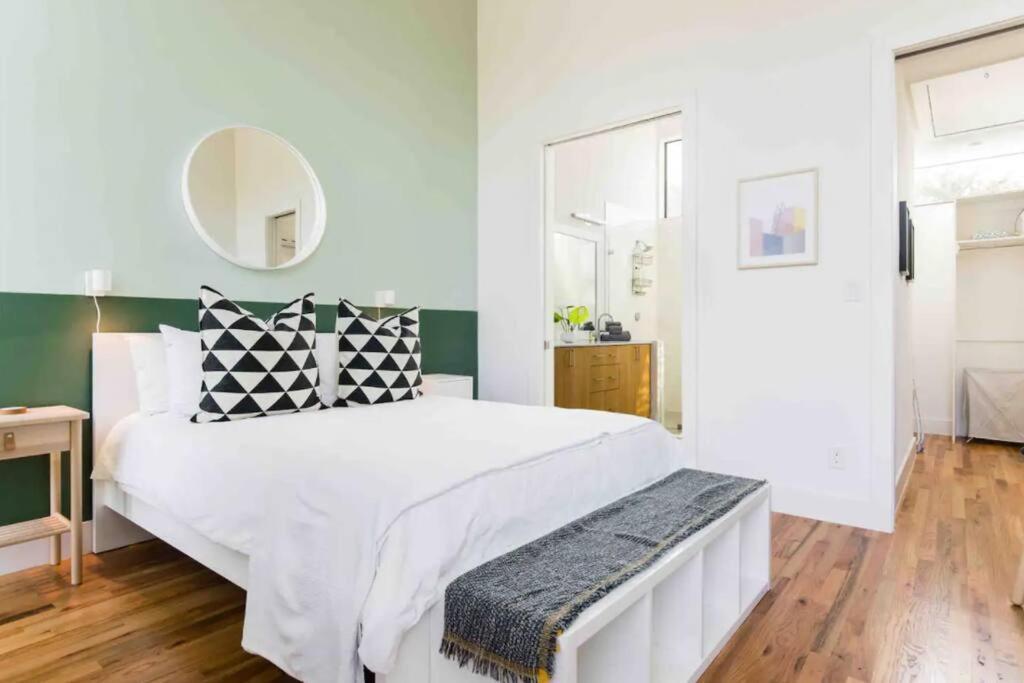 Glamorous Perfectly Located Luxury 2 Bed Townhome ดัลลัส ภายนอก รูปภาพ
