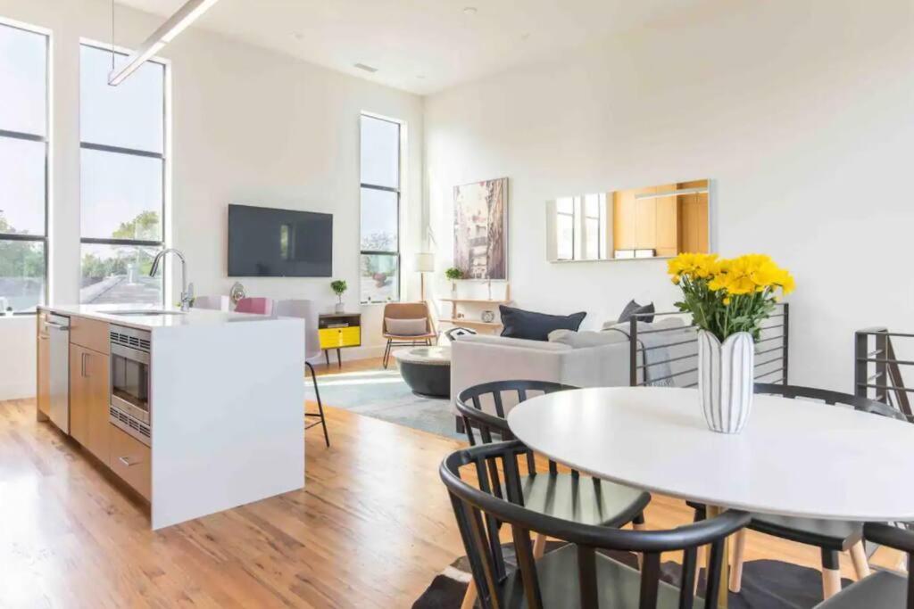 Glamorous Perfectly Located Luxury 2 Bed Townhome ดัลลัส ภายนอก รูปภาพ